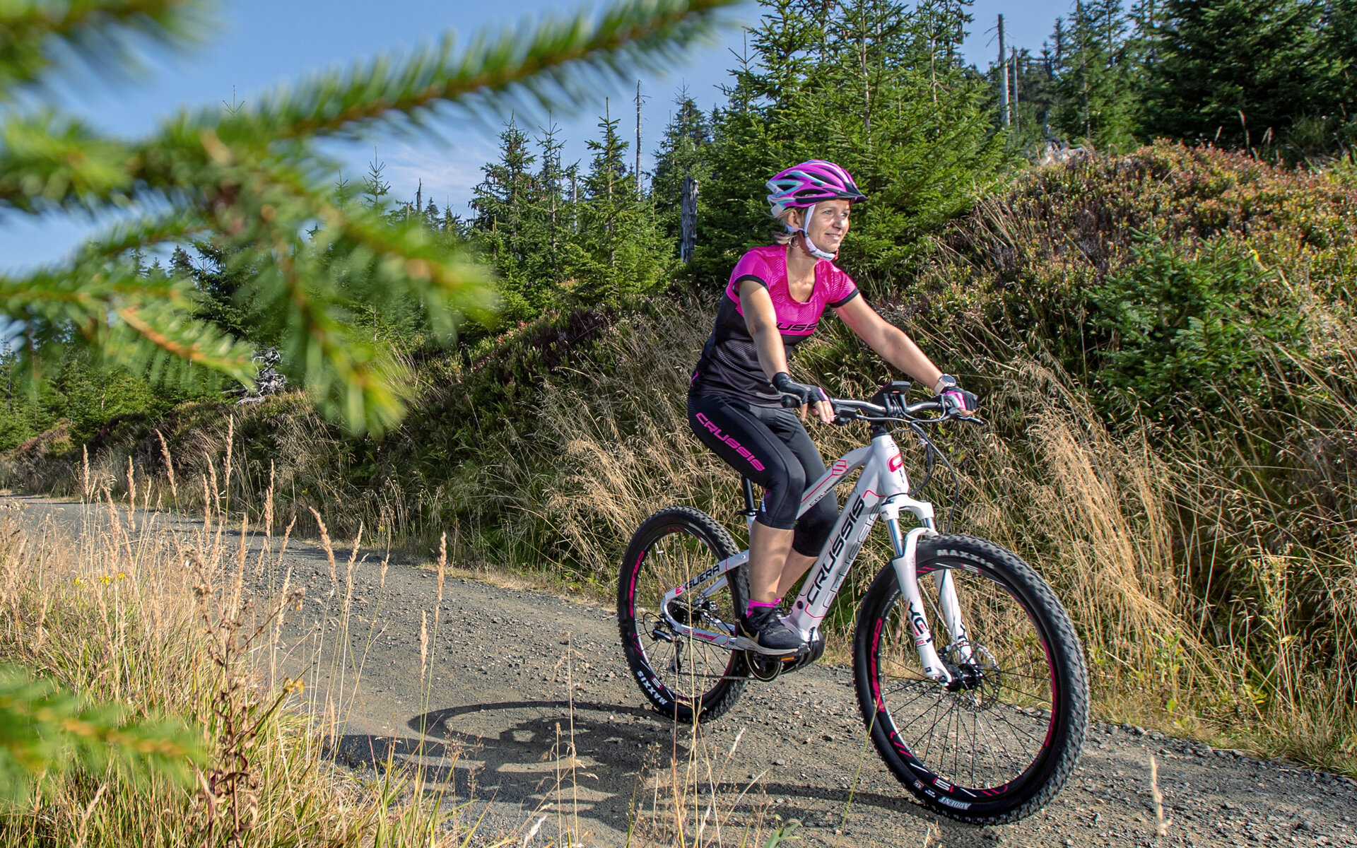 Women's mountain e-Bikes