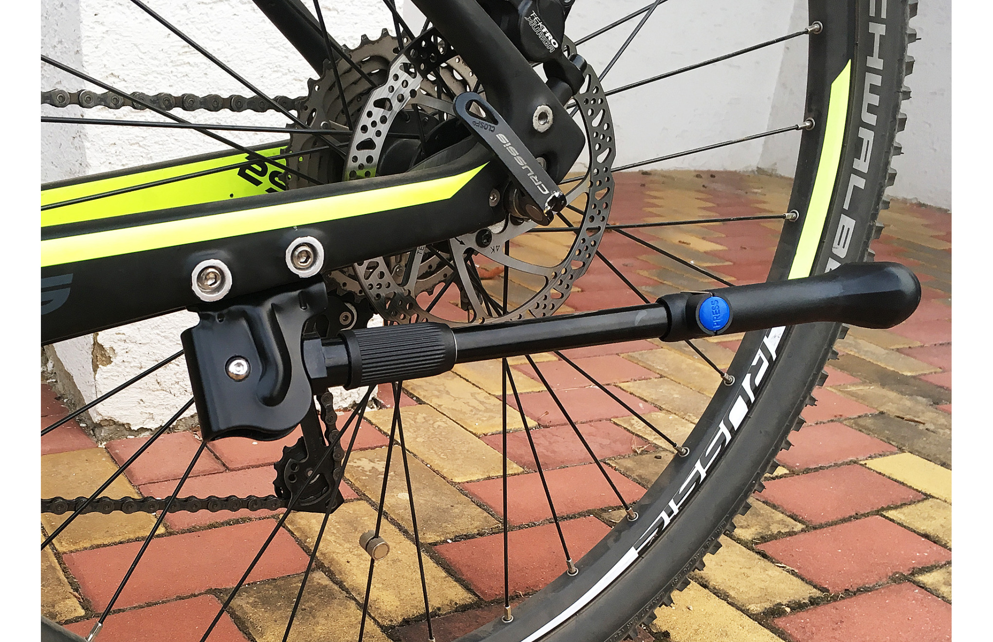 Carrera kickstand 2025